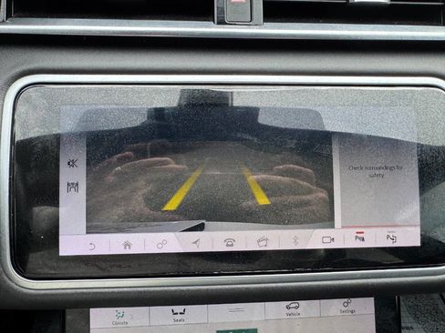 Used 2018 Land Rover Range Rover Velar R-Dynamic HSE image 21