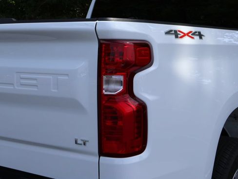 Used 2023 Chevrolet Silverado 1500 LT AWD/4WD image 9