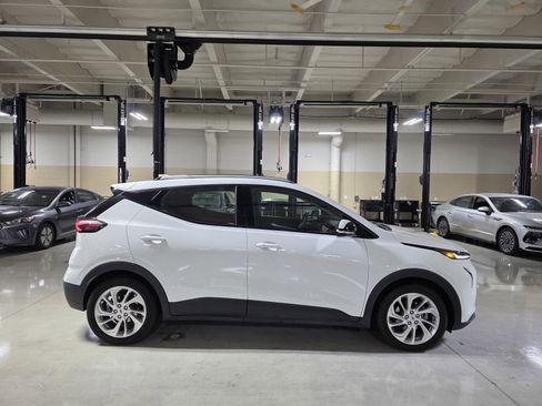 Used 2023 Chevrolet Bolt EUV LT w/ Comfort Package image 8