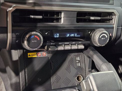 Certified 2025 Toyota 4Runner TRD Off-Road AWD/4WD image 31