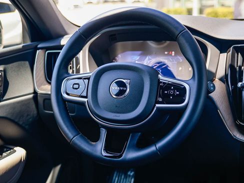 Certified 2026 Volvo XC60 B5 Plus w/ Climate Package PRO AWD/4WD image 17