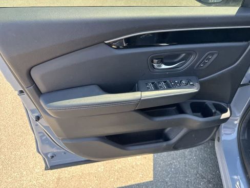 Used 2024 Honda Pilot Touring image 1