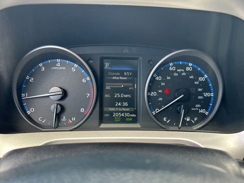 Used 2017 Toyota RAV4 XLE AWD/4WD image 16