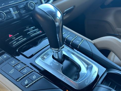 Used 2016 Porsche Cayenne image 37
