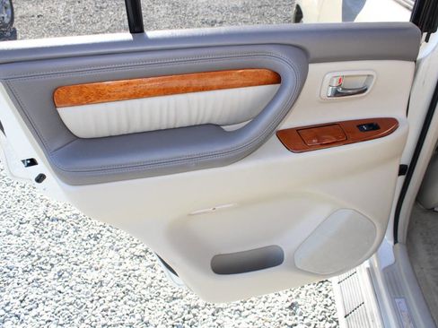 Used 2007 Lexus LX 470 4WD image 25