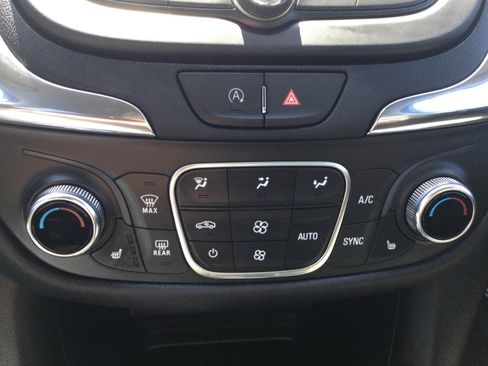 Used 2023 Chevrolet Equinox LT image 8