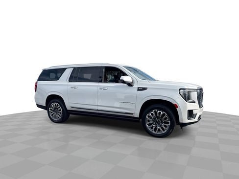 Used 2023 GMC Yukon XL Denali Ultimate image 3