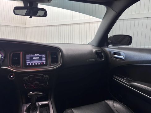 Used 2019 Dodge Charger SXT w/ Leather Interior Group RWD image 16