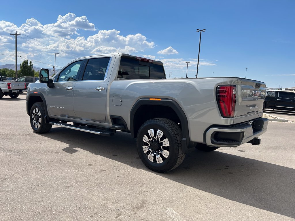 Used 2026 GMC Sierra 3500 Denali w/ Denali Reserve Package AWD/4WD image 4