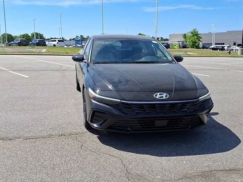New 2026 Hyundai Elantra SEL Sport Premium FWD image 3