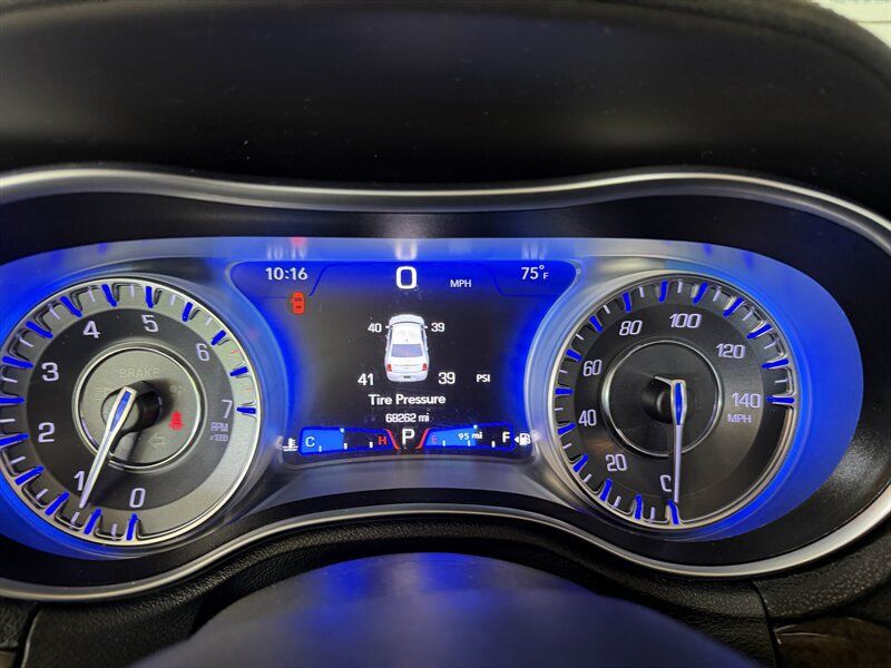 Used 2019 Chrysler 300 Limited RWD image 12