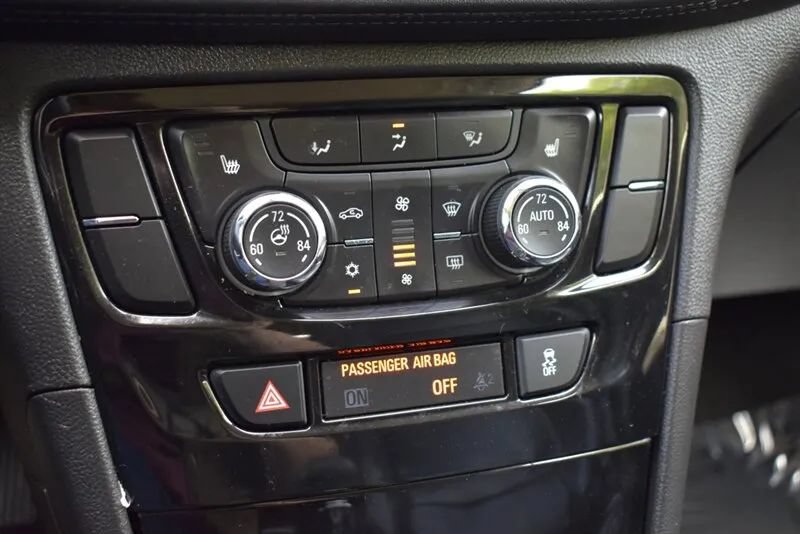 Used 2020 Buick Encore Essence FWD image 25