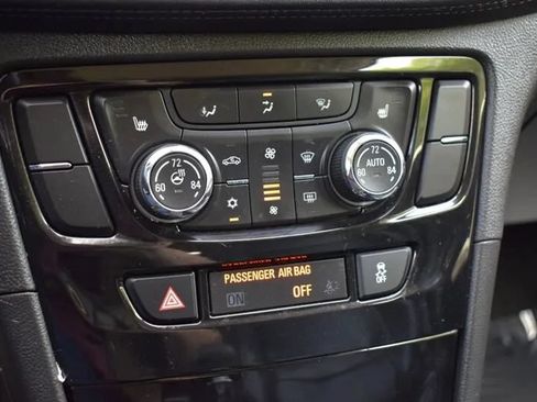 Used 2020 Buick Encore Essence FWD image 25