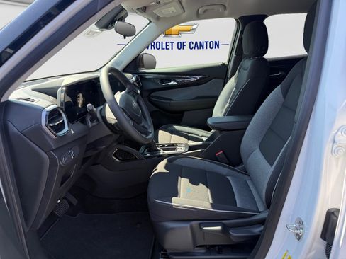 New 2026 Chevrolet TrailBlazer LT w/ Midnight Edition AWD/4WD image 9