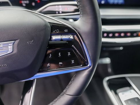 Used 2025 Cadillac Lyriq Sport image 12