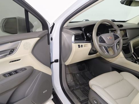 Used 2017 Cadillac XT5 Luxury w/ Driver Awareness Package image 45