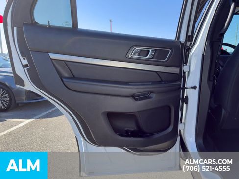 Used 2018 Ford Explorer XLT image 12