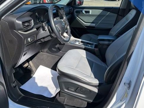 Used 2021 Ford Explorer XLT w/ Equipment Group 202A image 10