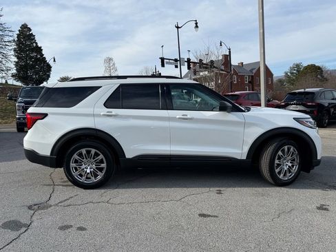 New 2026 Ford Explorer Active w/ Active Comfort Package image 4