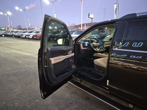 Used 2022 Ford Expedition Limited image 9