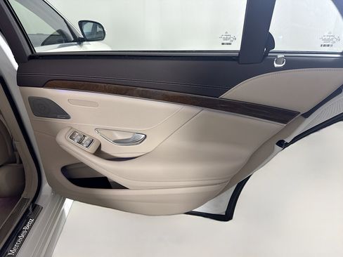 Used 2017 Mercedes-Benz S 550 Sedan image 28