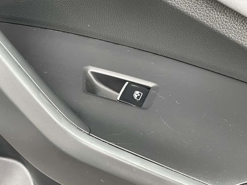 Used 2025 Volkswagen Jetta SE image 13