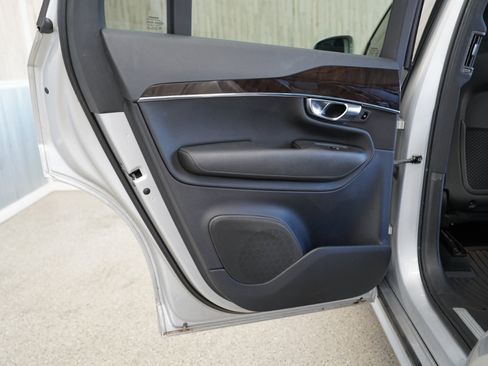 Used 2017 Volvo XC90 T6 Momentum w/ Vision Package image 34