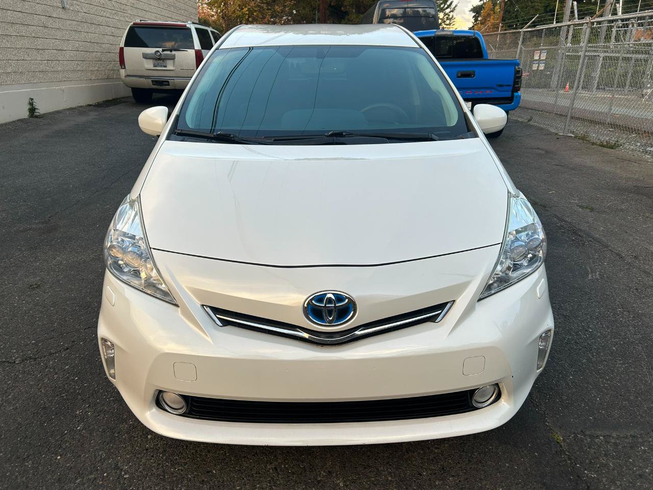 Used 2012 Toyota Prius V Five FWD image 2