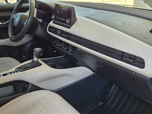 Used 2025 Honda HR-V LX image 26