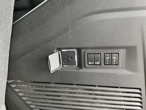 Used 2024 Chevrolet Tahoe Premier image 16