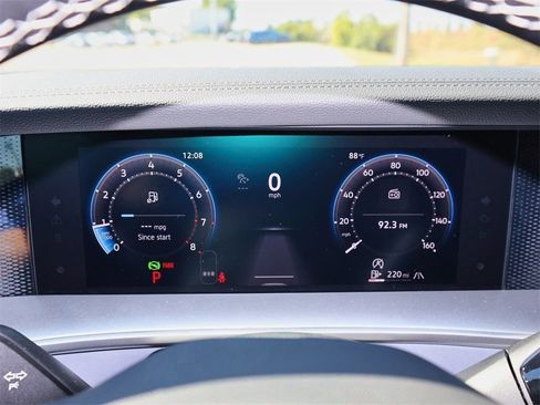 New 2025 Volkswagen Tiguan SE image 21