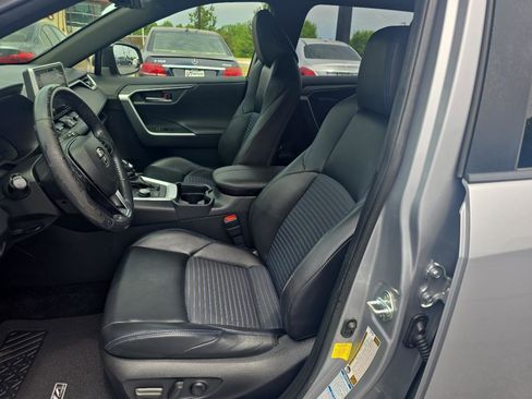 Used 2019 Toyota RAV4 XSE w/ XSE Weather Package AWD/4WD image 11