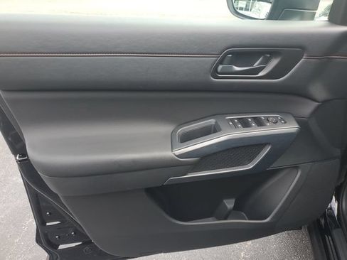 Used 2025 Nissan Pathfinder Rock Creek AWD/4WD image 11