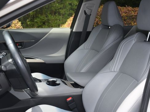 Used 2021 Toyota Venza Limited w/ Advanced Technology Package image 12