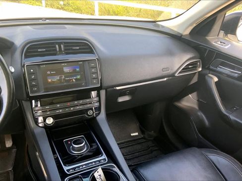 Used 2017 Jaguar F-PACE Prestige image 7