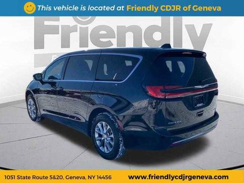 New 2026 Chrysler Pacifica Select image 7