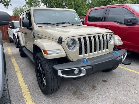 Used 2022 Jeep Wrangler Unlimited Sahara w/ Cold Weather Group image 4