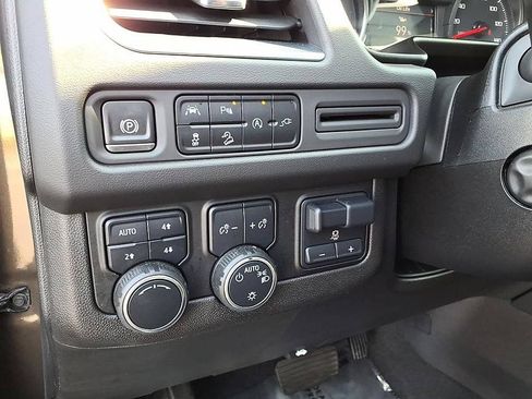 Used 2021 Chevrolet Tahoe Z71 w/ Z71 Signature Package AWD/4WD image 14
