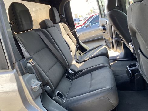 Used 2020 Jeep Gladiator Sport w/ Quick Order Package 24S image 18