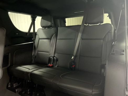 Used 2025 GMC Yukon XL Denali AWD/4WD image 24