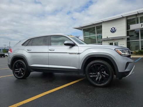 Used 2023 Volkswagen Atlas Cross Sport SE w/ Panoramic Sunroof Package AWD/4WD image 1