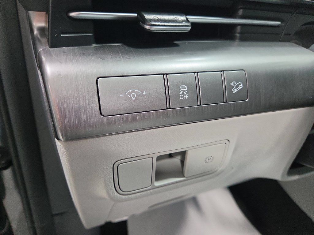 Used 2025 Hyundai Kona SEL AWD/4WD image 30