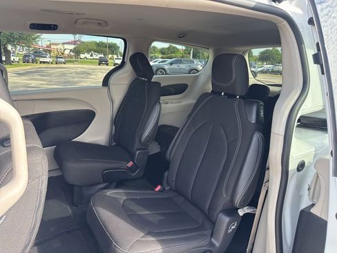Used 2024 Chrysler Voyager LX FWD image 10