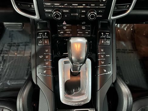 Used 2016 Porsche Cayenne image 18