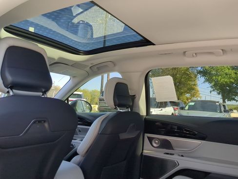 New 2026 Lincoln Nautilus Reserve image 21