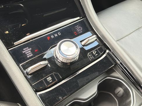 Used 2022 Jeep Grand Cherokee L Overland w/ Luxury Tech Group IV AWD/4WD image 37