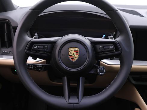 Used 2024 Porsche Cayenne Coupe image 17