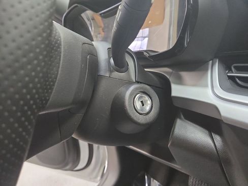 Certified 2024 Chevrolet Trax RS w/ Sunroof Package image 23