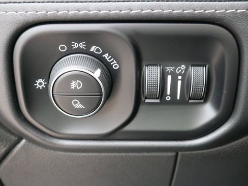 Used 2024 RAM 2500 Limited image 34