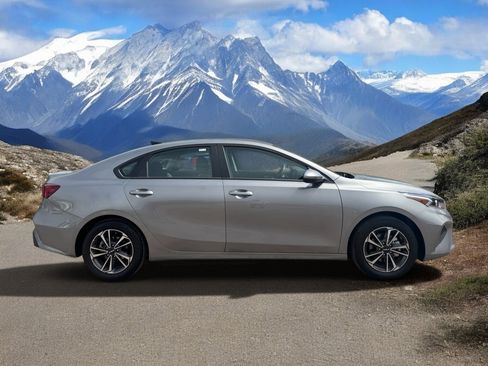 Used 2024 Kia Forte LXS FWD image 6